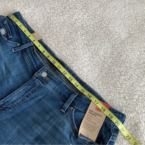 Levi's Mid Length Blue Denim Jean Shorts NEW 20W Distressed Cuffed summer - Picture 10 of 12